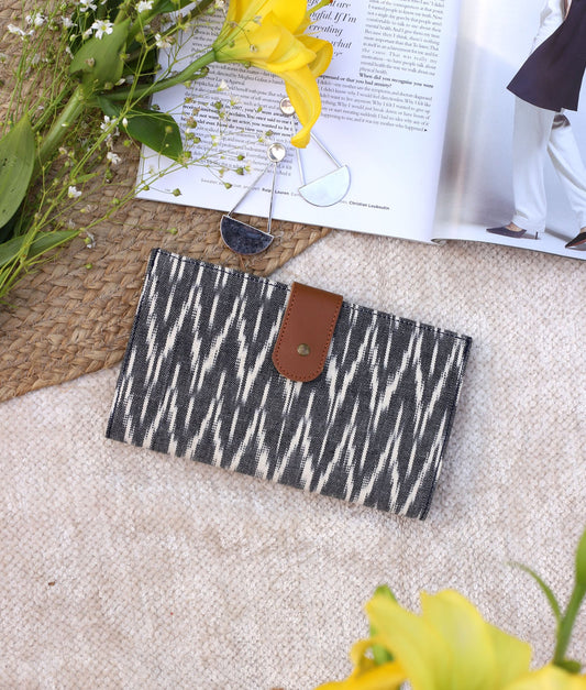 White-Grey Handcrafted Trouvaille Reversible Women's Wallet
