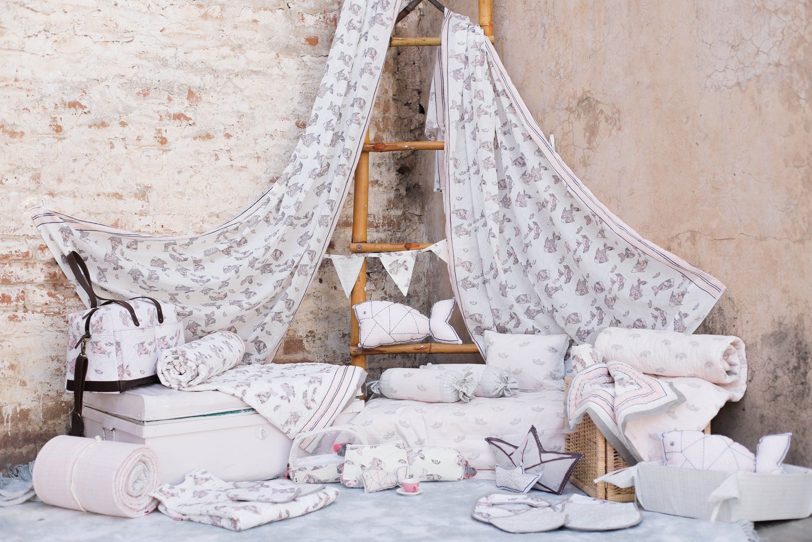 Machali Aur Naav – Hand Block Print Reversible Cotton Quilt (Grey & Pink)