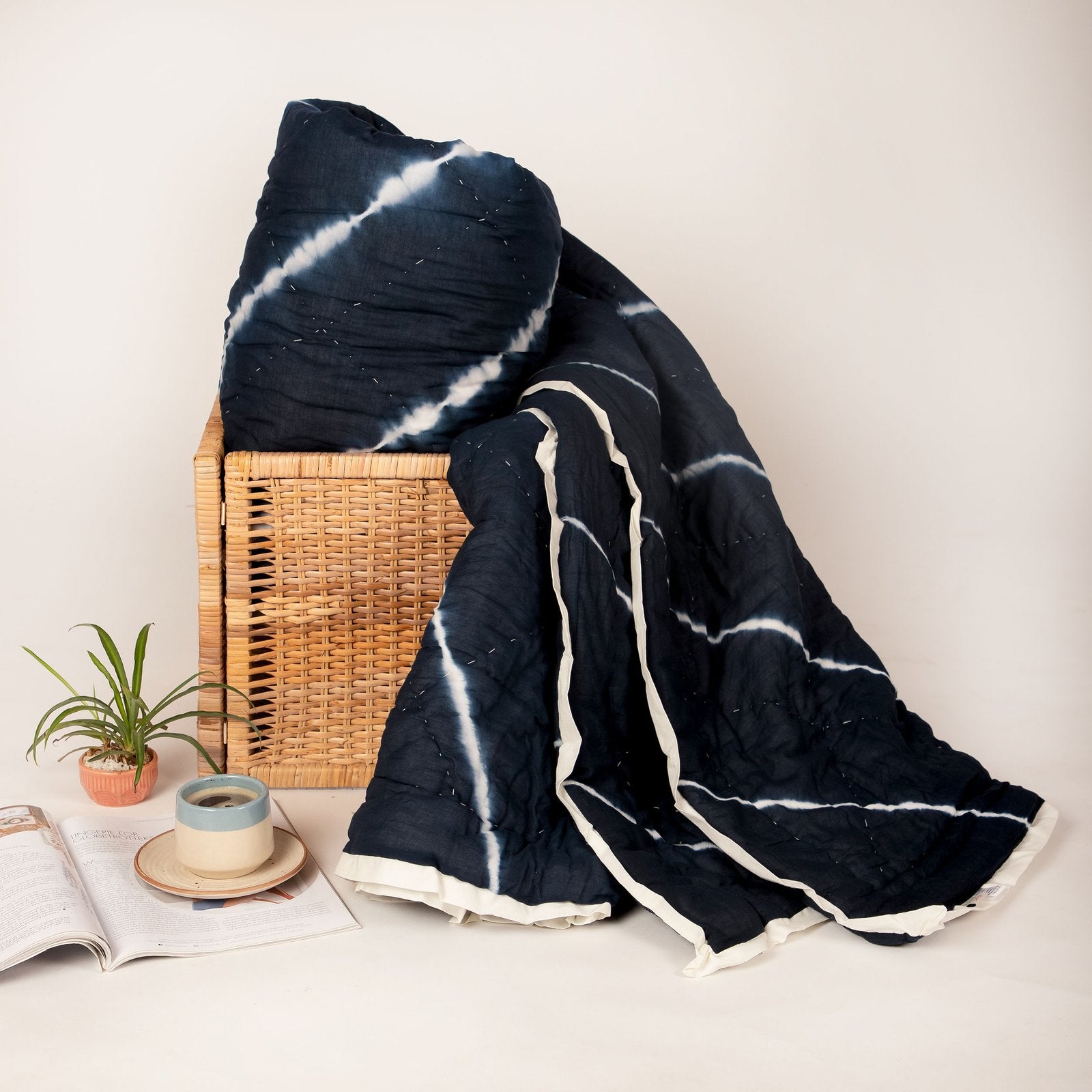 Leheriya – Shibori Dyed Single & Double Jaipuri Cotton Quilt (Blue)