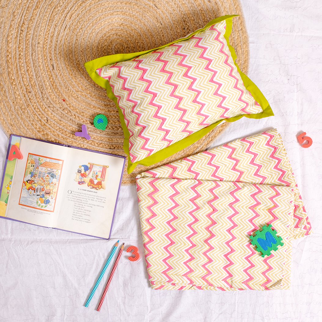 The colorful Wings Welcome To The World baby Hamper Set of 4 Pcs
